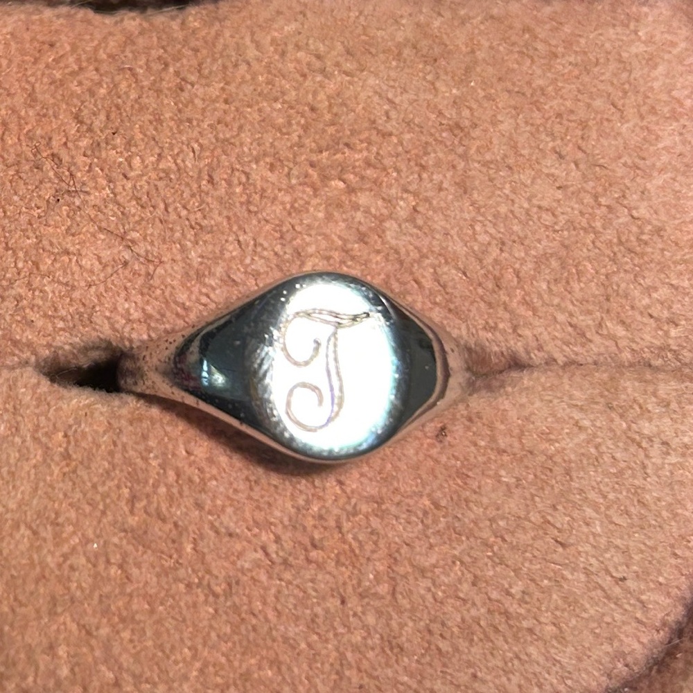 UNCAS VINTAGE Sterling Silver signet ring “T” initial ring